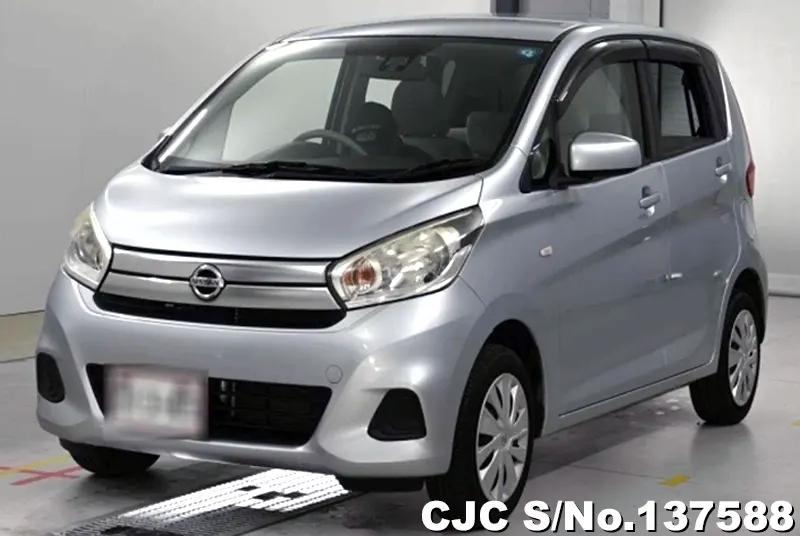 Nissan Dayz in Silver for Sale Image 3