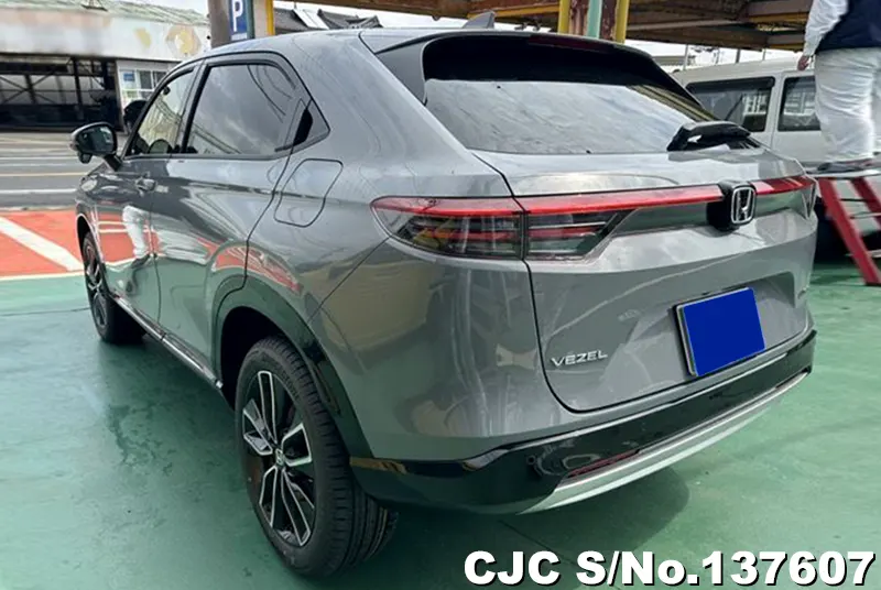 Honda Vezel in Gray for Sale Image 1