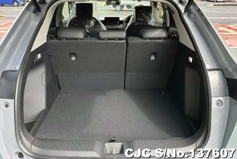 Honda Vezel in Gray for Sale Image 4