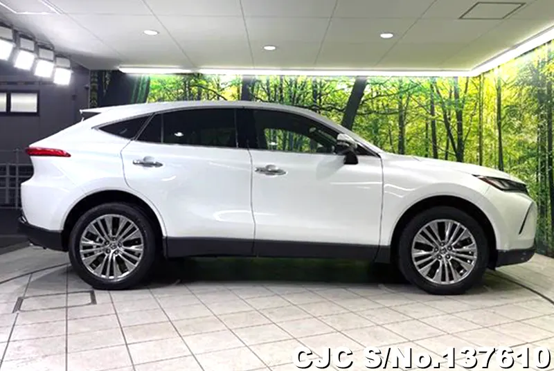 Toyota Harrier in Pearl for Sale Image 4
