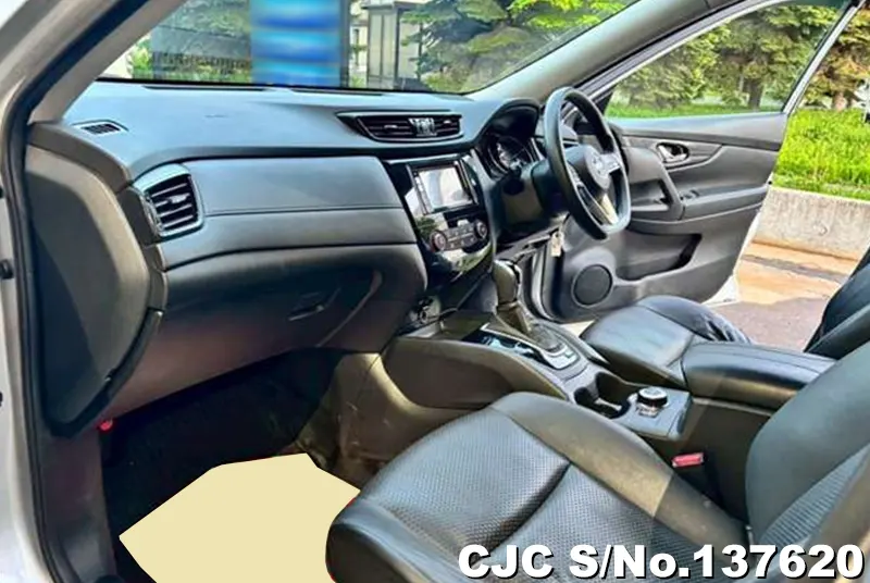 Nissan X-Trail in Silver for Sale Image 11