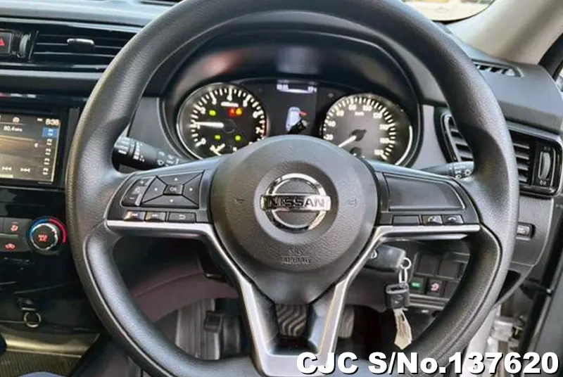 Nissan X-Trail in Silver for Sale Image 18