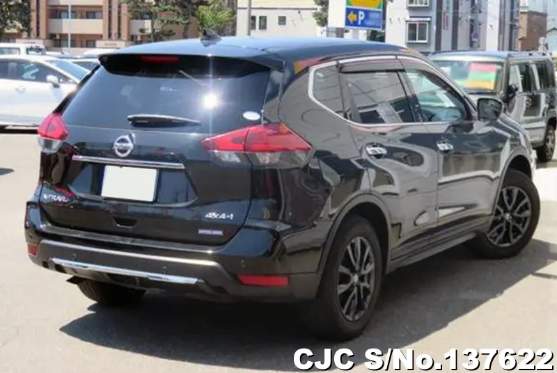 Nissan X-Trail in Black for Sale Image 1