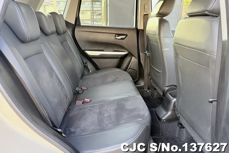 Suzuki Escudo in Brown for Sale Image 12