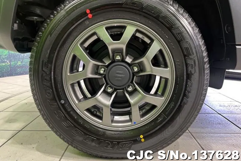 Suzuki Jimny Nomad in Gray for Sale Image 8