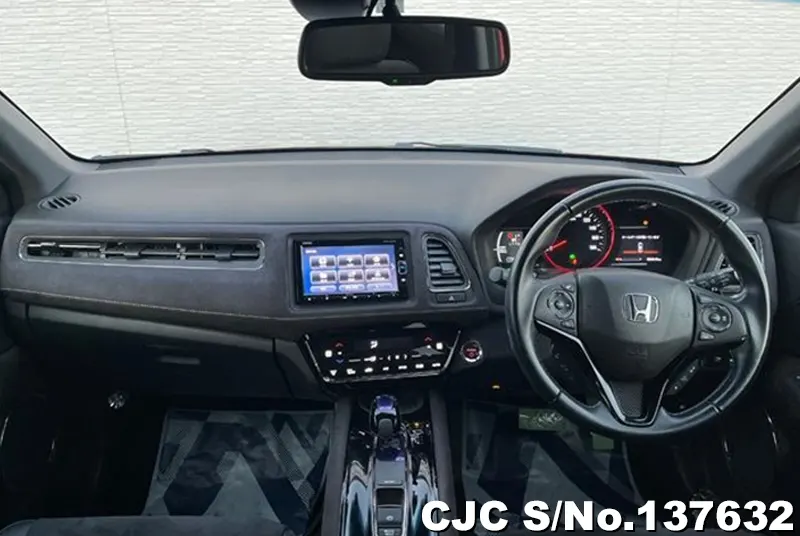 Honda Vezel in Red for Sale Image 7