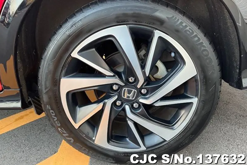 Honda Vezel in Red for Sale Image 11