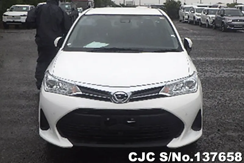 Toyota Corolla Axio in White for Sale Image 2