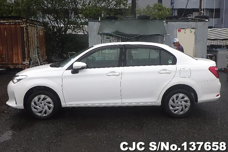 Toyota Corolla Axio in White for Sale Image 5