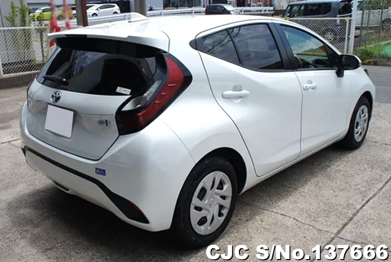 Toyota Aqua in White for Sale Image 2