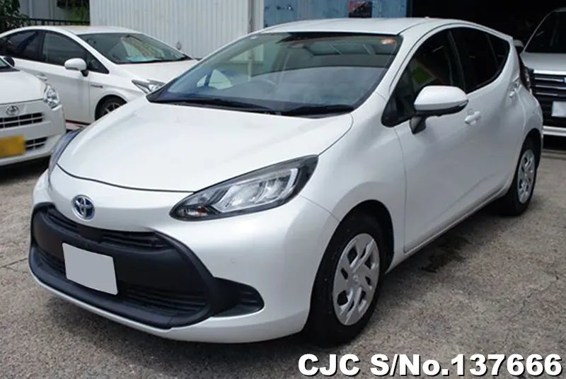 Toyota Aqua in White for Sale Image 3