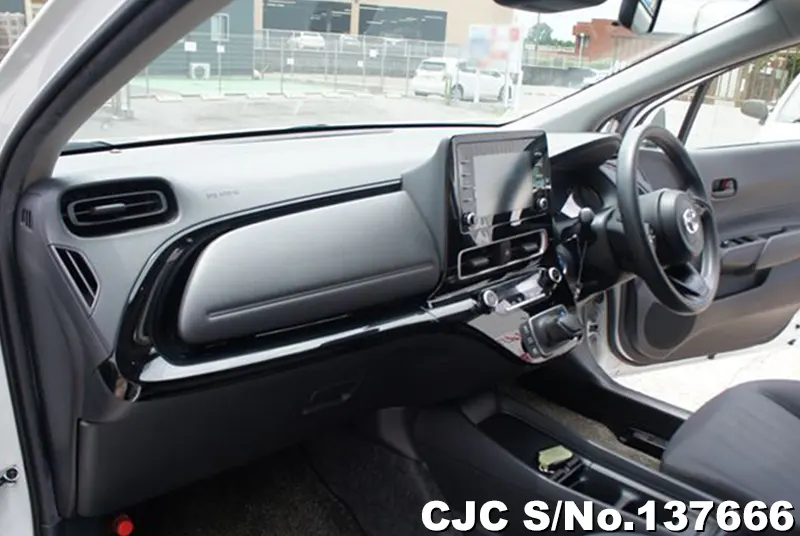 Toyota Aqua in White for Sale Image 8