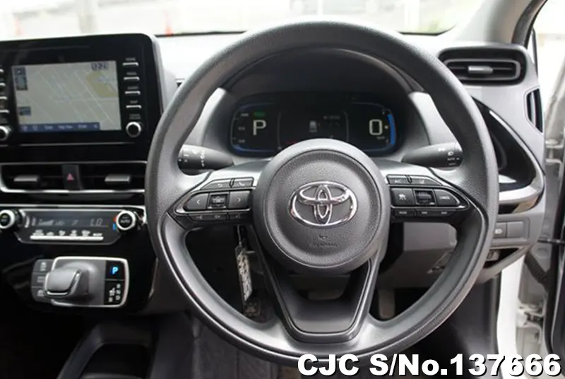 Toyota Aqua in White for Sale Image 11