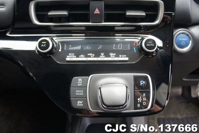 Toyota Aqua in White for Sale Image 12