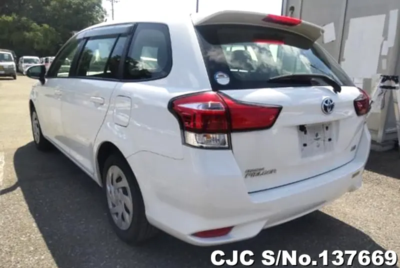 Toyota Corolla Fielder in White for Sale Image 1