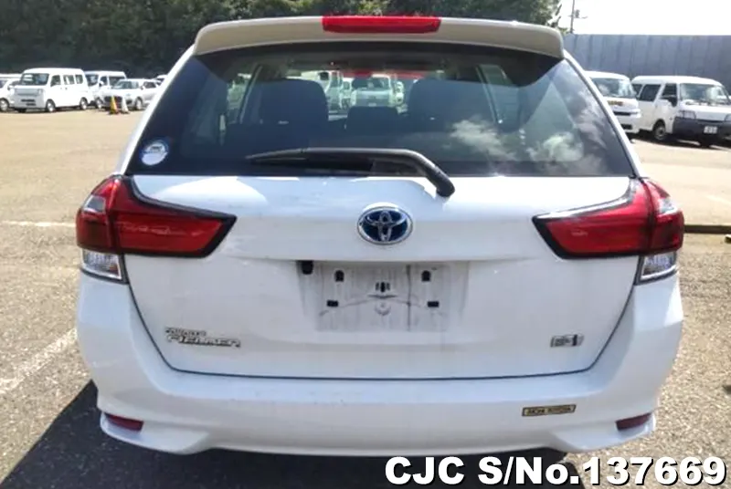 Toyota Corolla Fielder in White for Sale Image 4