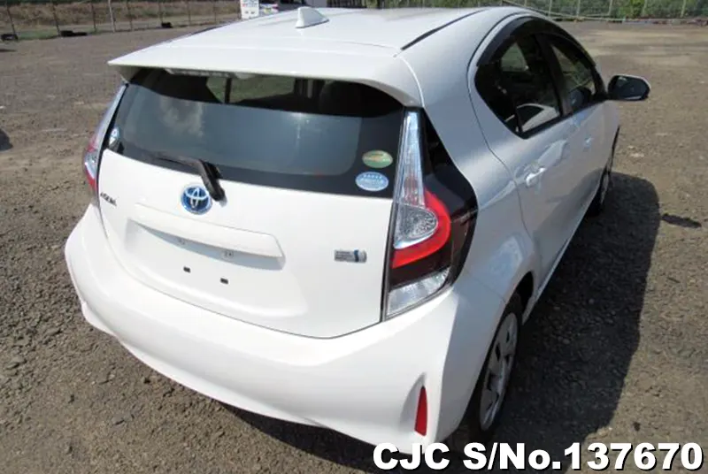 Toyota Aqua in White for Sale Image 2