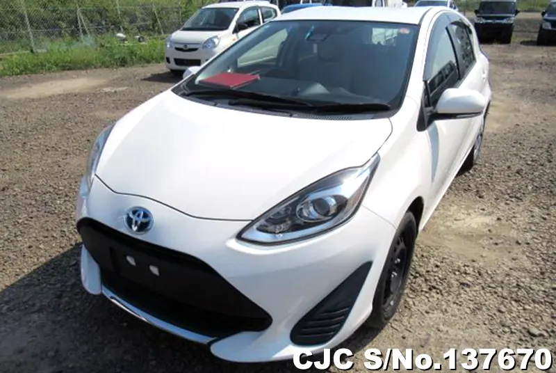 Toyota Aqua in White for Sale Image 3