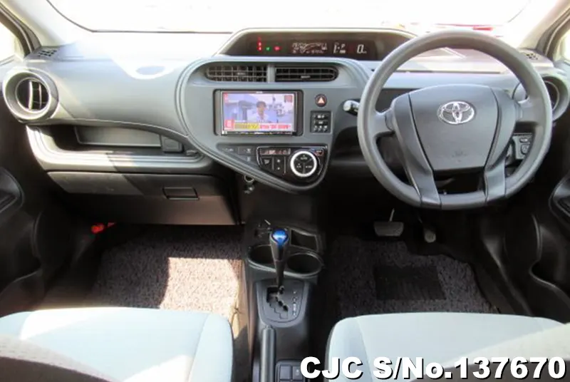 Toyota Aqua in White for Sale Image 6
