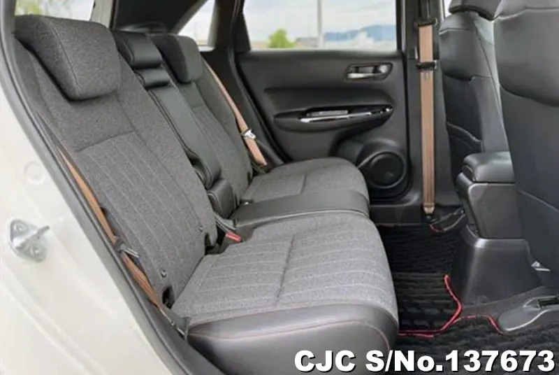 Honda Fit in White for Sale Image 10