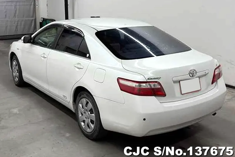 Toyota Camry in White for Sale Image 1