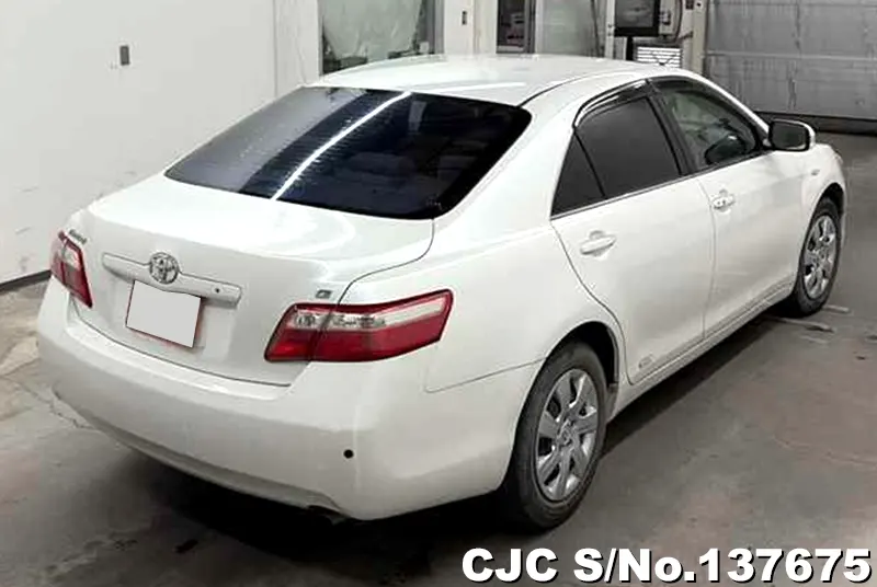 Toyota Camry in White for Sale Image 2