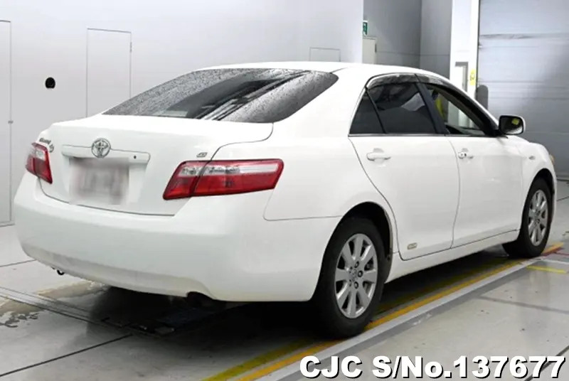 Toyota Camry in White for Sale Image 2