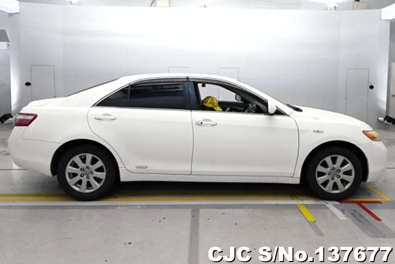 Toyota Camry in White for Sale Image 5