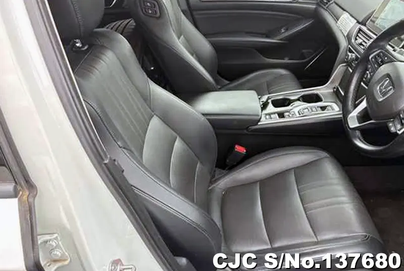 Honda Accord in White for Sale Image 4