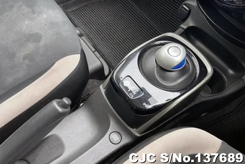 Nissan Note in Gray for Sale Image 8