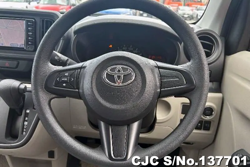 Toyota Passo in Pink for Sale Image 12
