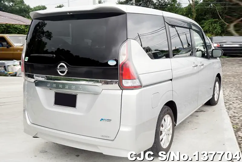 Nissan Serena in Silver for Sale Image 2