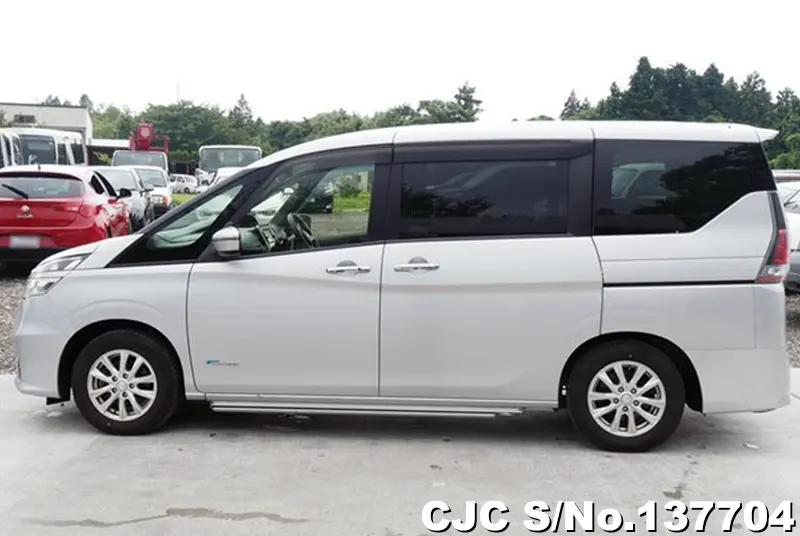 Nissan Serena in Silver for Sale Image 7