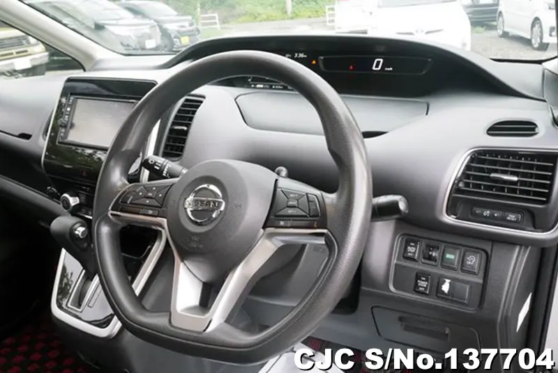 Nissan Serena in Silver for Sale Image 10