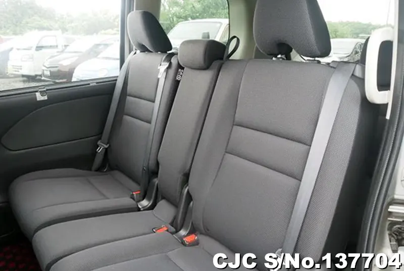 Nissan Serena in Silver for Sale Image 13
