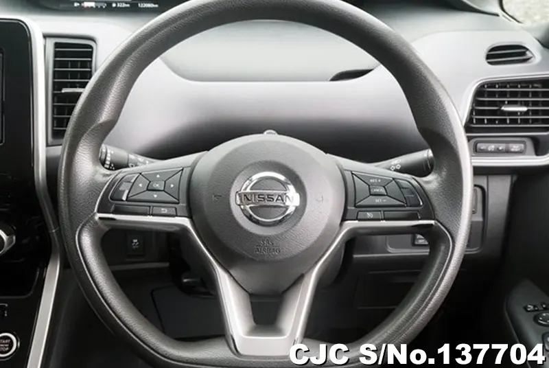 Nissan Serena in Silver for Sale Image 14