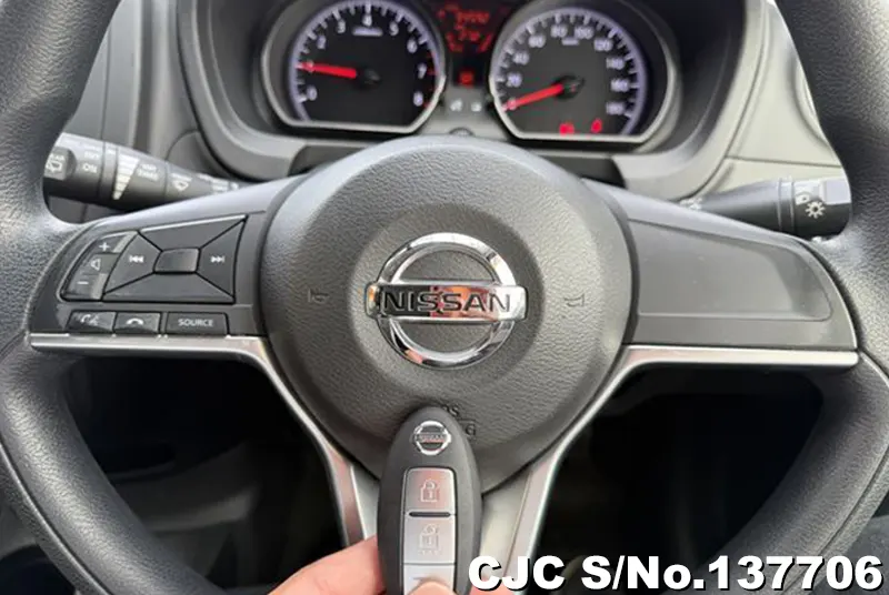 Nissan Note in Pink for Sale Image 13