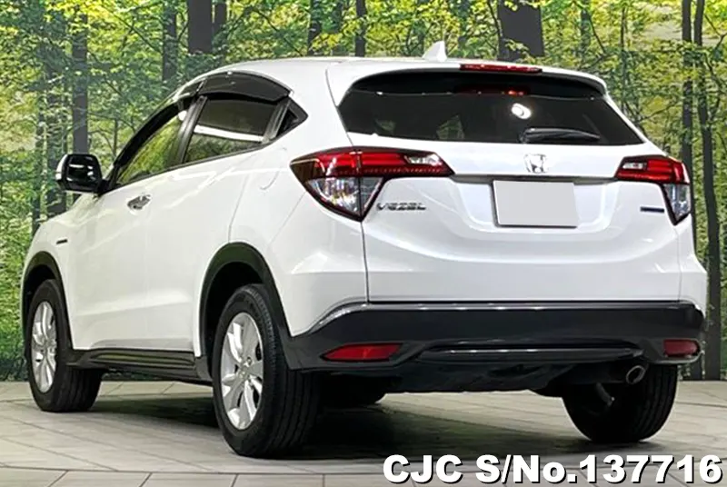 Honda Vezel in White for Sale Image 1