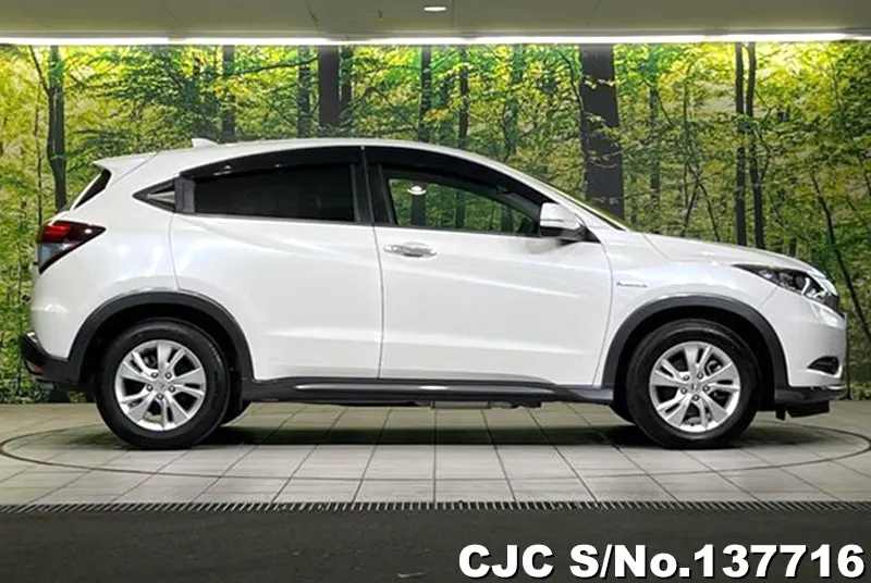 Honda Vezel in White for Sale Image 6
