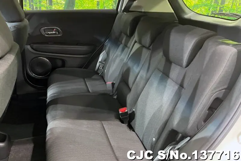 Honda Vezel in White for Sale Image 11