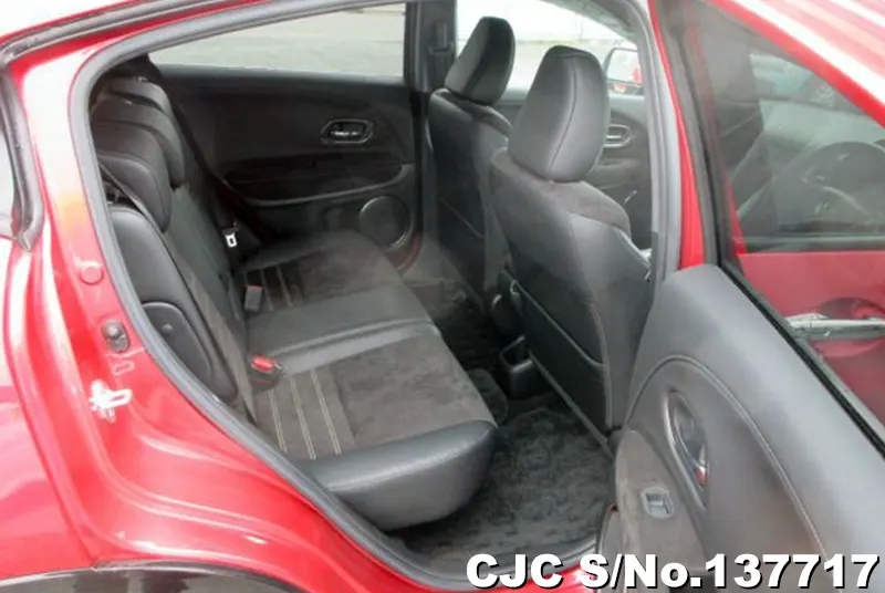 Honda Vezel in Red for Sale Image 9