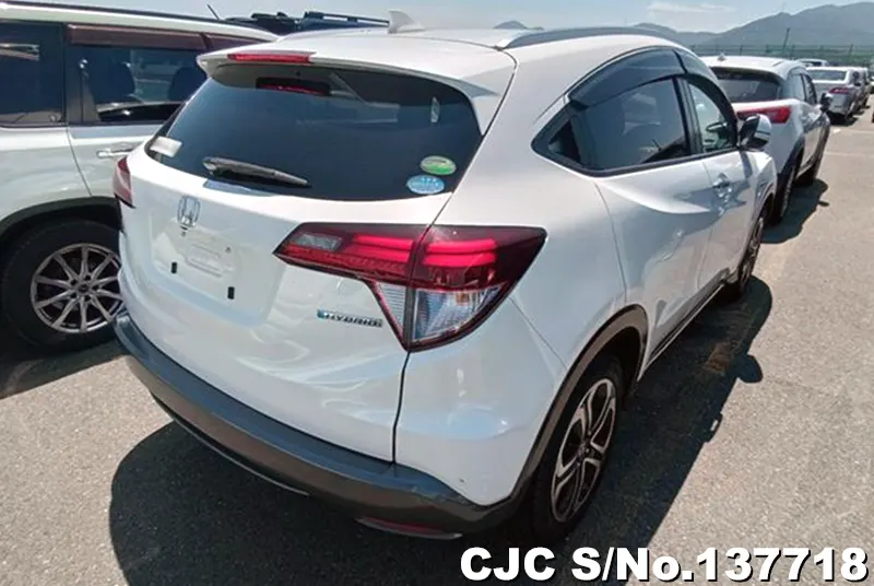 Honda Vezel in White for Sale Image 2