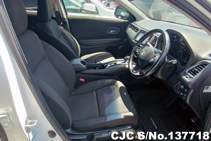 Honda Vezel in White for Sale Image 6