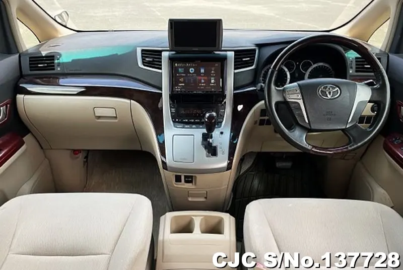 Toyota Alphard in White for Sale Image 2