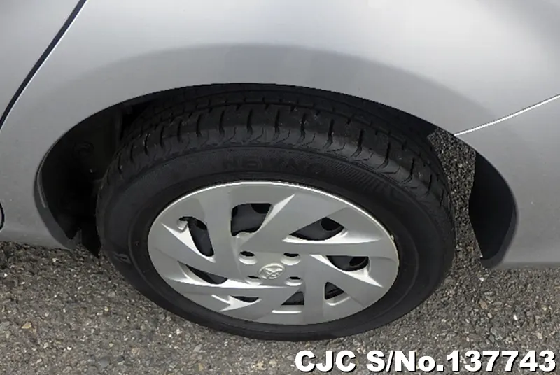 Toyota Corolla Axio in Silver for Sale Image 18