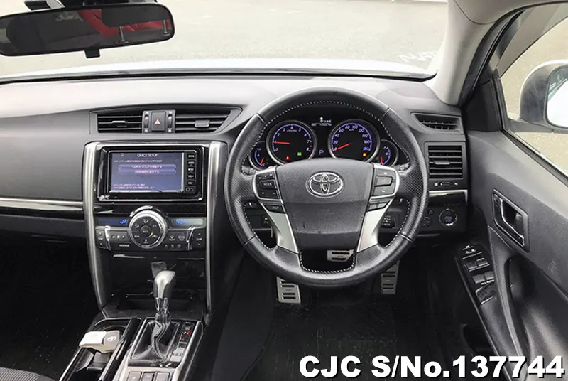 Toyota Mark X in White for Sale Image 9