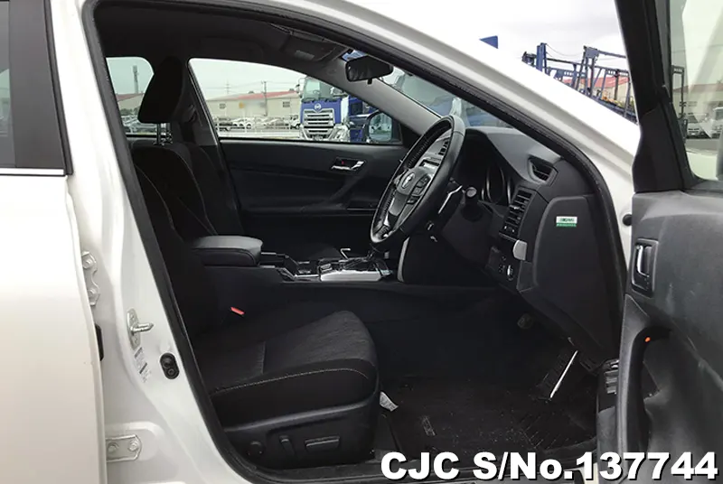 Toyota Mark X in White for Sale Image 10