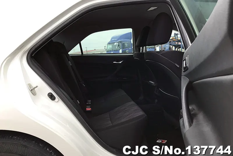 Toyota Mark X in White for Sale Image 11