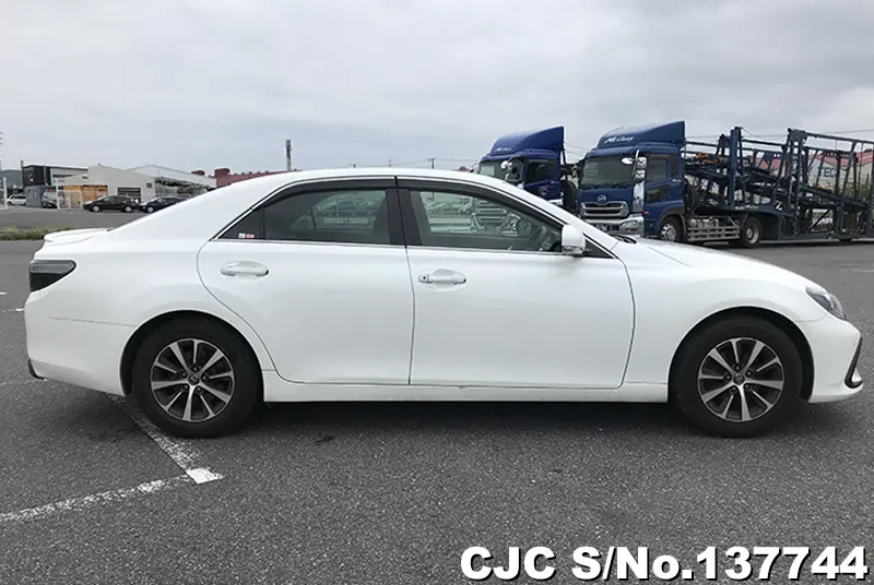 Toyota Mark X in White for Sale Image 6
