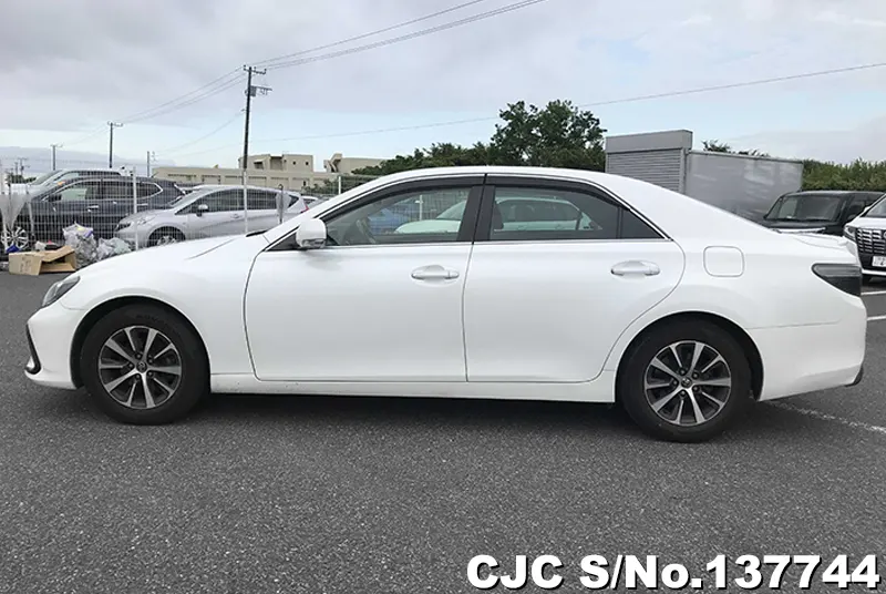 Toyota Mark X in White for Sale Image 7